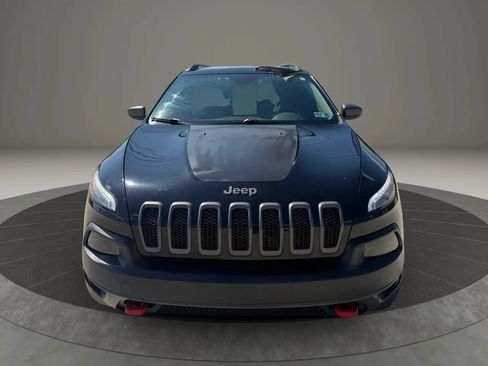 Used 2018 Jeep Cherokee Trailhawk AWD/4WD image 2