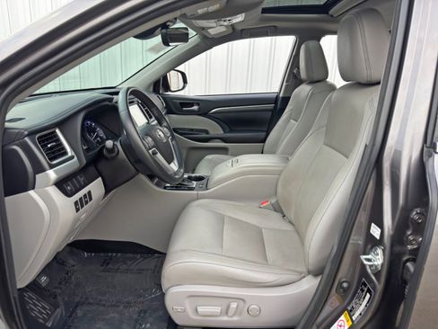 Used 2018 Toyota Highlander Limited image 16