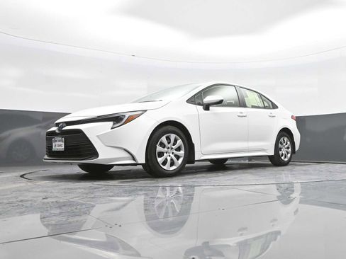 Used 2024 Toyota Corolla LE image 34