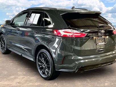 Used 2022 Ford Edge SE w/ Black Appearance Package