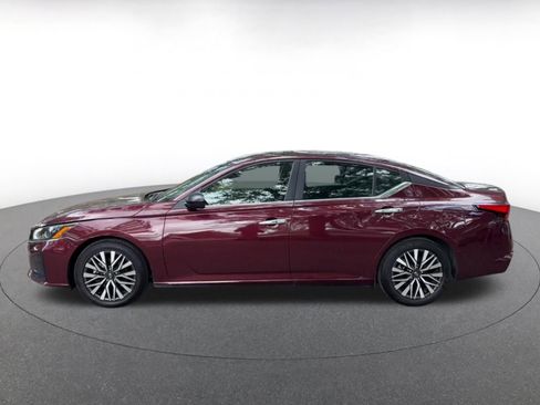 Used 2024 Nissan Altima 2.5 SV FWD image 9