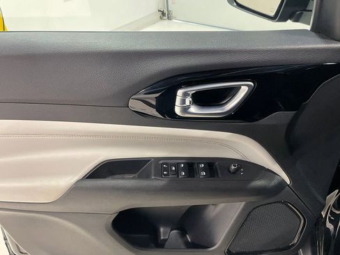 Used 2022 Jeep Compass Limited image 18