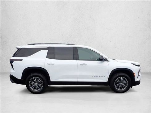 Used 2025 Chevrolet Traverse LT AWD/4WD image 5