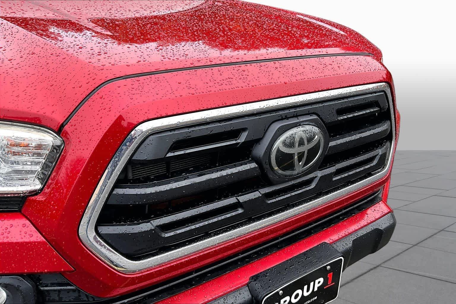 Used 2018 Toyota Tacoma SR5 AWD/4WD image 32
