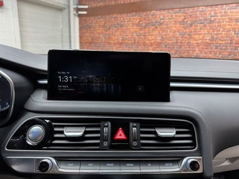 Used 2023 Genesis G70 2.0T image 18