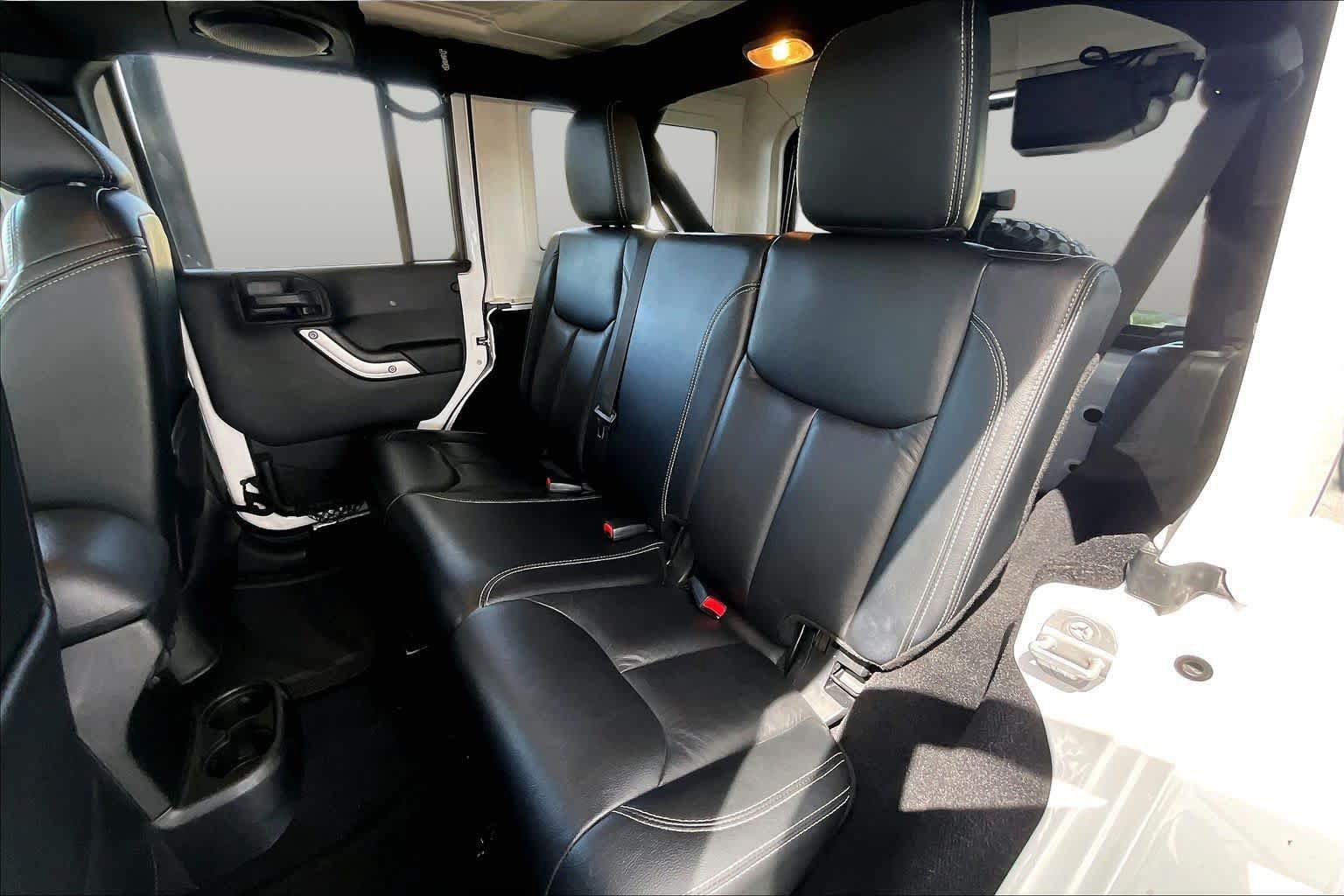 Used 2014 Jeep Wrangler Unlimited Rubicon w/ Connectivity Group AWD/4WD image 19