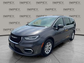 Used 2023 Chrysler Pacifica Touring-L FWD video 1