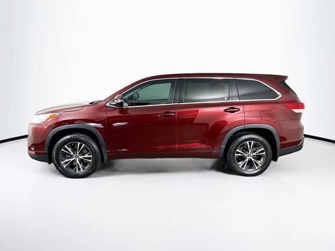Used 2018 Toyota Highlander LE w/ Carpet Mat Package (TMS) AWD/4WD image 3