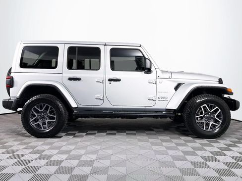 Used 2024 Jeep Wrangler Unlimited Sahara w/ Technology Group AWD/4WD image 27