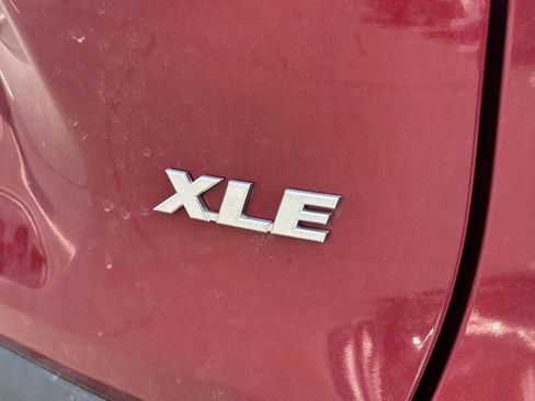 Used 2019 Toyota RAV4 XLE FWD image 10