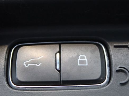 Used 2020 Ford Explorer Limited image 45