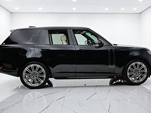 Used 2025 Land Rover Range Rover SE AWD/4WD image 16