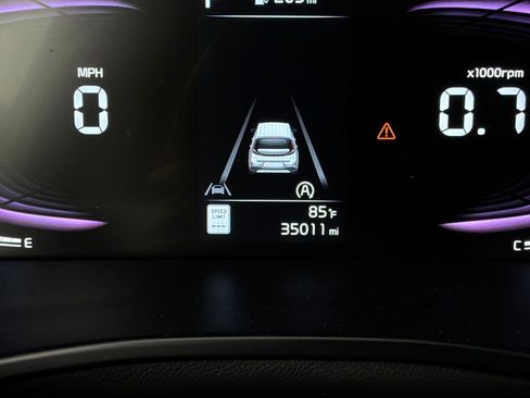 Used 2025 Kia Soul LX w/ LX Technology Package FWD image 35