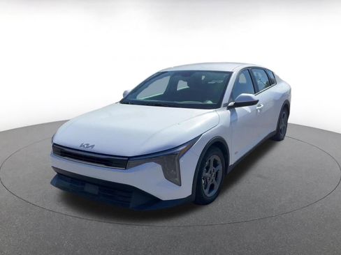 Used 2025 Kia K4 LXS FWD image 2