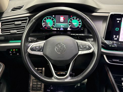 Used 2024 Volkswagen Atlas Peak Edition SE image 21