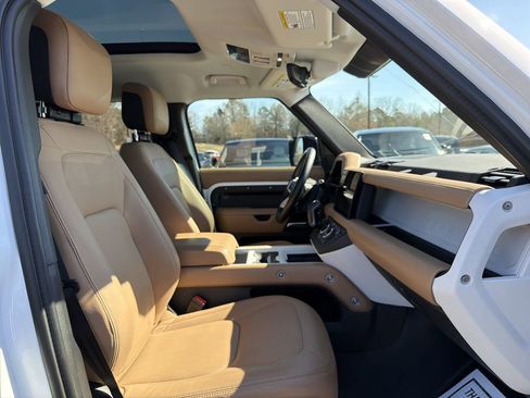 Used 2025 Land Rover Defender 110 S image 16