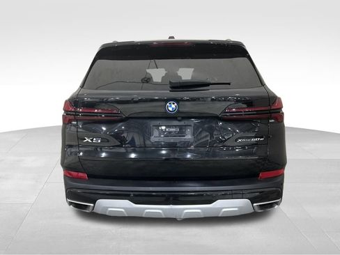 Used 2025 BMW X5 xDrive50e image 4