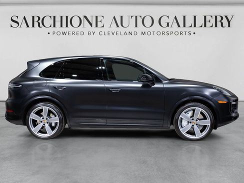 Used 2023 Porsche Cayenne Turbo AWD/4WD image 14