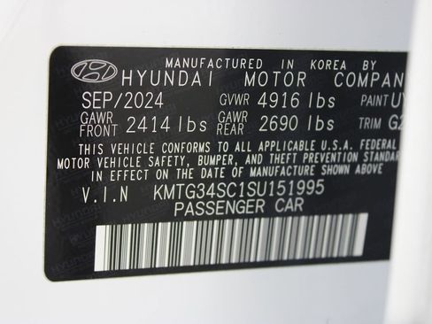 Used 2025 Genesis G70 2.5T image 30