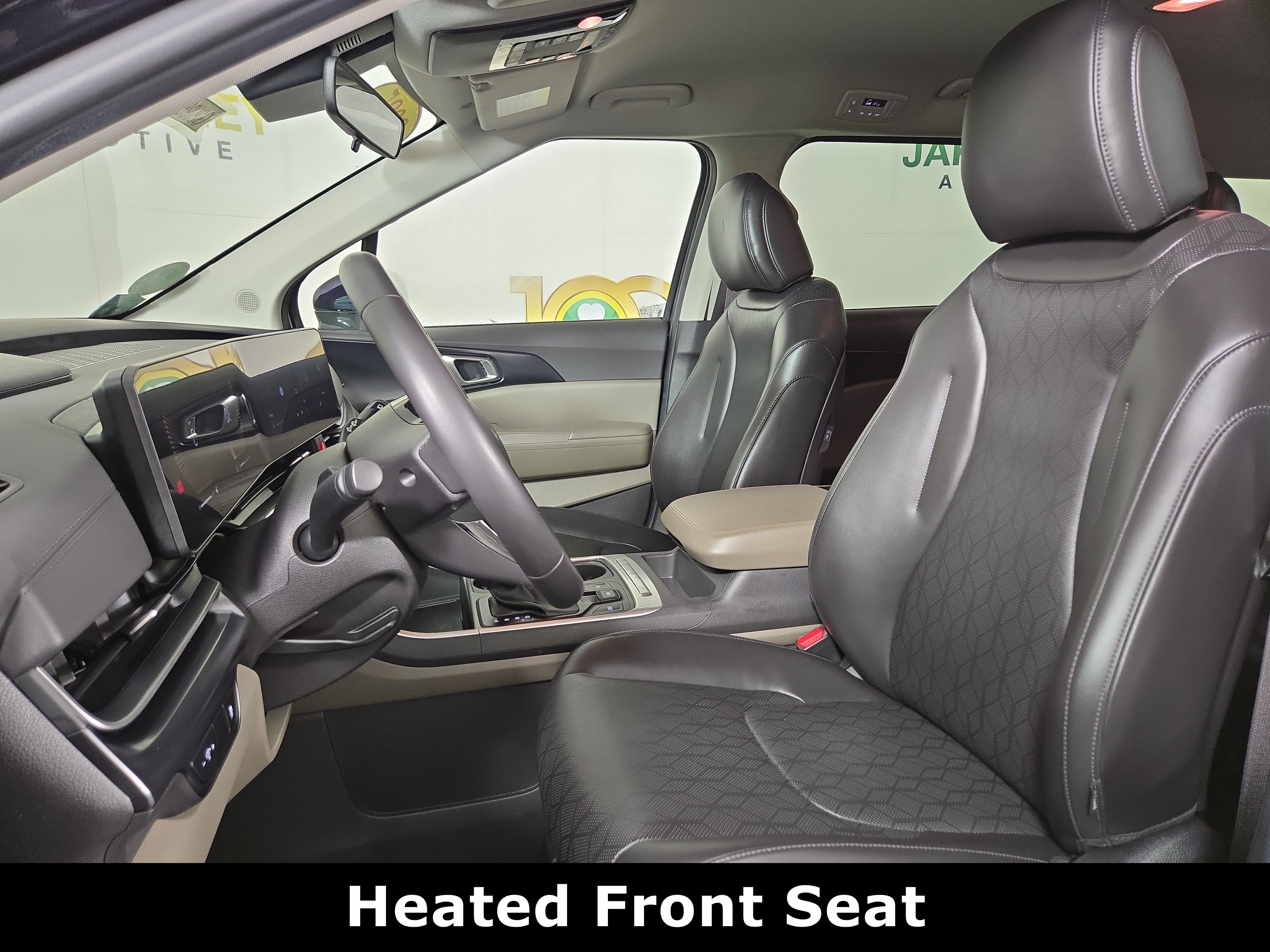 Used 2025 Kia Carnival FWD image 11