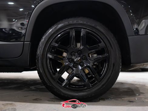 Used 2020 Chevrolet Traverse LT w/ Driver Confidence II Package image 12