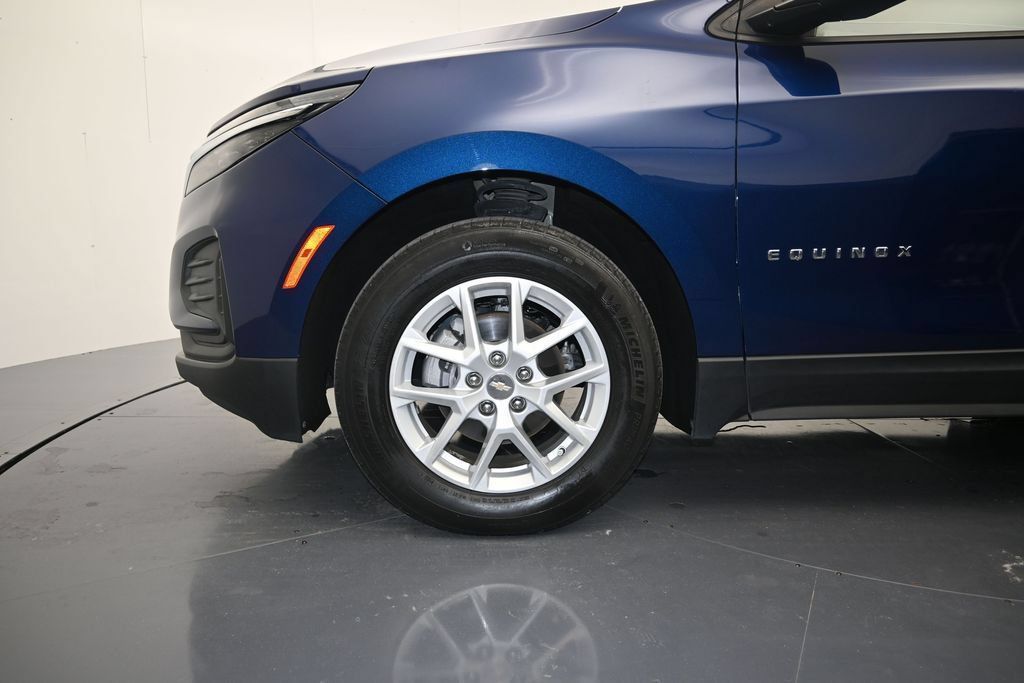 Used 2023 Chevrolet Equinox LS w/ LS Convenience Package FWD image 9