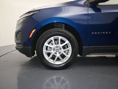 Used 2023 Chevrolet Equinox LS w/ LS Convenience Package FWD image 9