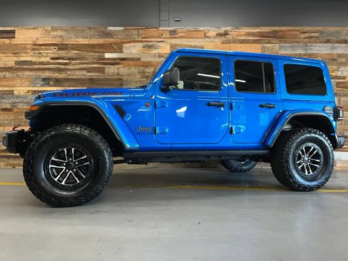 Used 2025 Jeep Wrangler Unlimited Rubicon AWD/4WD image 32