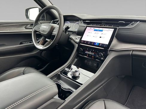 New 2025 Jeep Grand Cherokee L Limited w/ Luxury Tech Group II AWD/4WD image 19