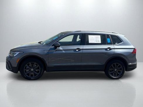 Used 2023 Volkswagen Tiguan SE w/ Panoramic Sunroof Package image 4