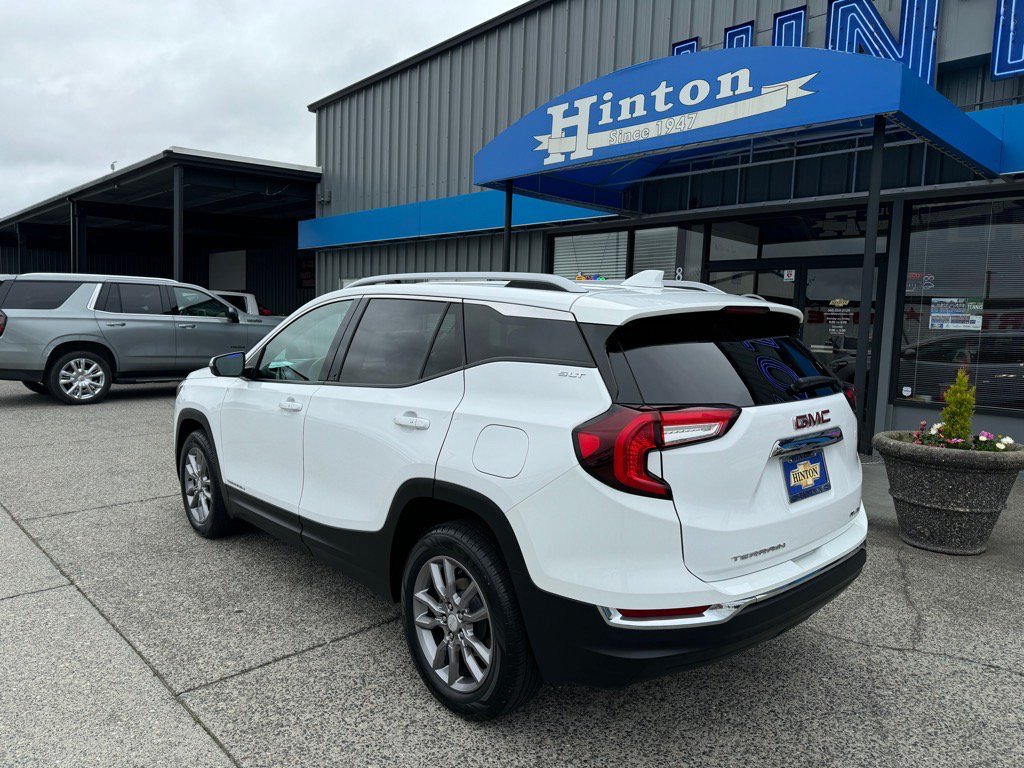 Used 2024 GMC Terrain SLT AWD/4WD image 3