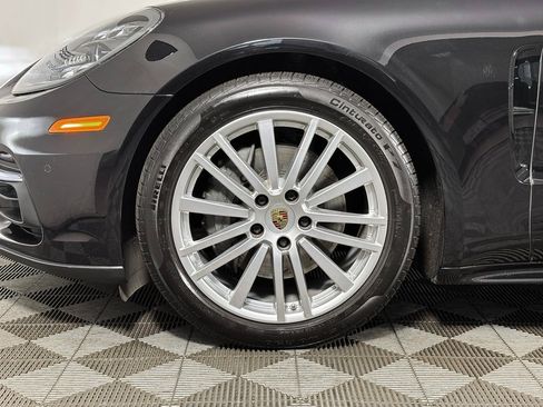 Used 2018 Porsche Panamera 4S image 42