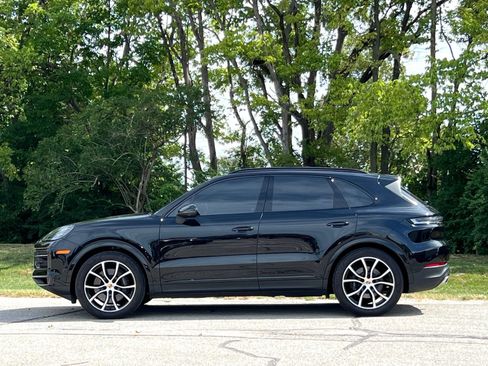 Certified 2025 Porsche Cayenne AWD/4WD image 2
