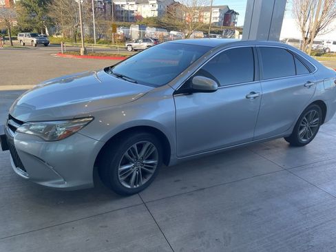 Certified 2016 Toyota Camry SE image 1