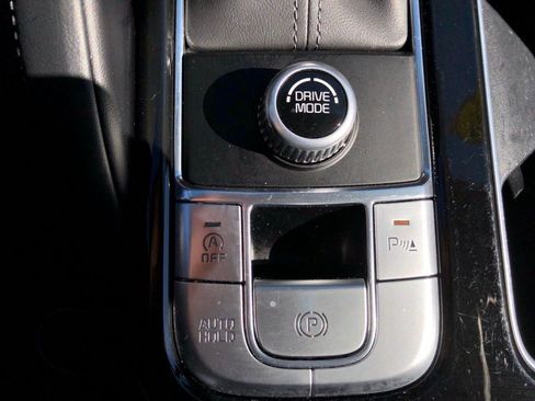 Used 2024 Kia Telluride EX w/ EX Captain's Chair Package image 32