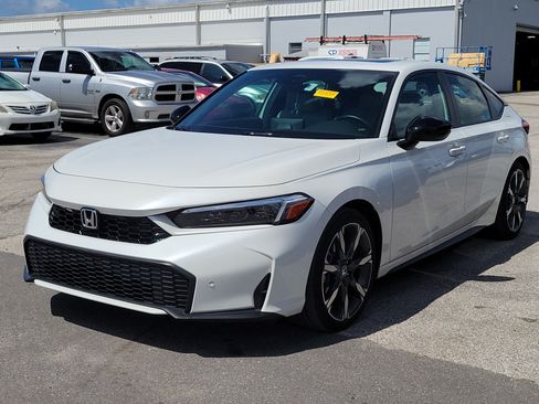 Used 2025 Honda Civic Sport Touring image 3