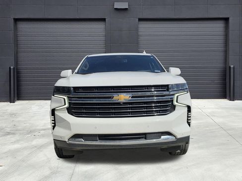 Used 2022 Chevrolet Suburban LT w/ Luxury Package image 2