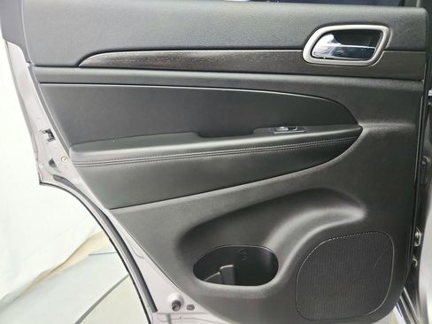 Used 2018 Jeep Grand Cherokee Altitude image 29