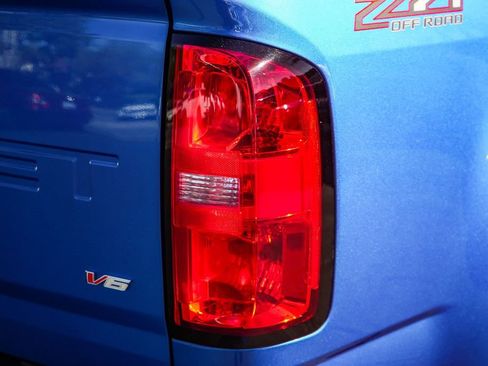 Used 2022 Chevrolet Colorado Z71 AWD/4WD image 7