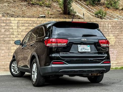 Used 2017 Kia Sorento LX image 17