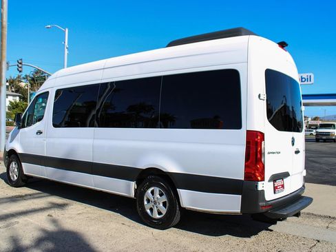Used 2019 Mercedes-Benz Sprinter 2500 image 3