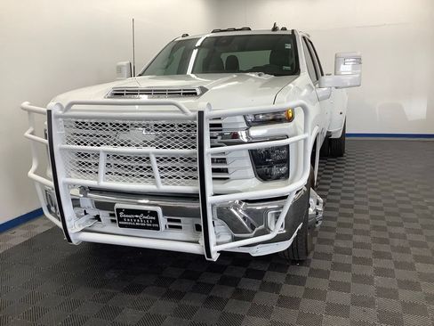Used 2024 Chevrolet Silverado 3500 LT w/ Convenience Package AWD/4WD image 2