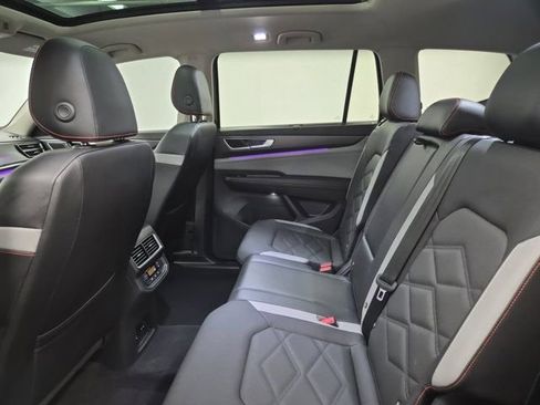 Used 2025 Volkswagen Atlas Peak Edition SE image 18