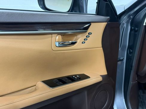 Used 2017 Lexus ES 350 w/ Premium Package FWD image 12