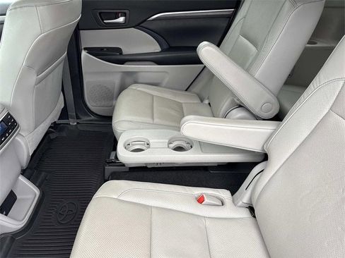 Used 2019 Toyota Highlander Limited image 20