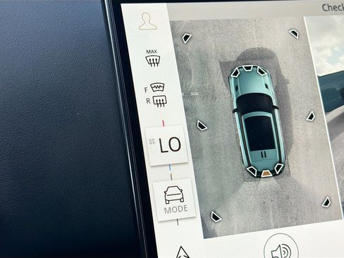 Used 2024 Land Rover Range Rover Sport SE image 35