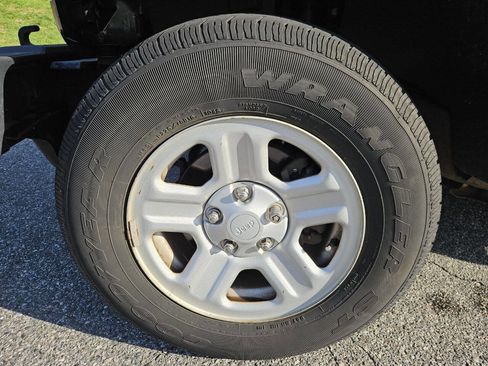 Used 2013 Jeep Wrangler Sport image 22