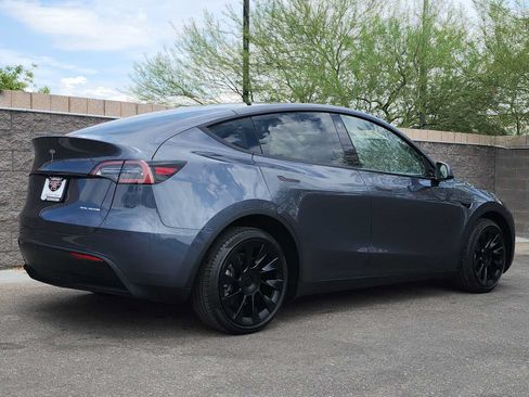 Used 2023 Tesla Model Y Long Range AWD/4WD image 8