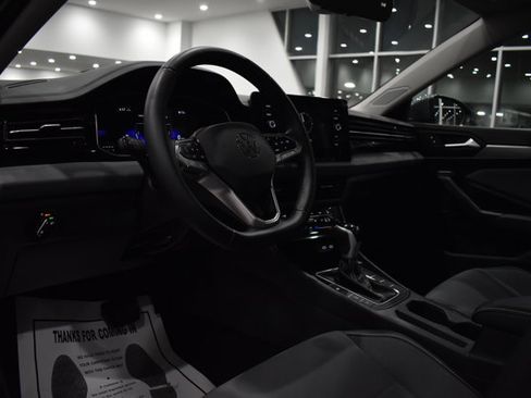 Used 2025 Volkswagen Jetta SE w/ Sunroof Package image 12