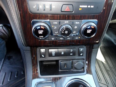 Used 2016 Chevrolet Traverse LT image 21